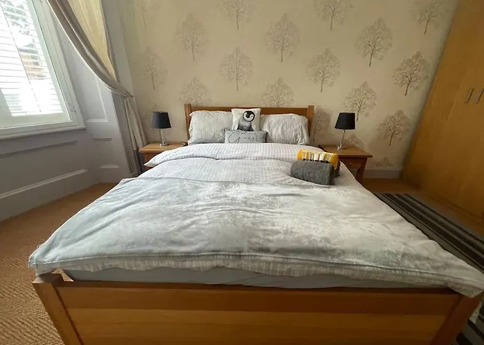 Stunning West End Flat!